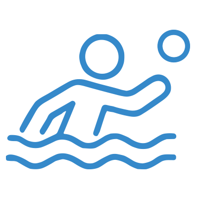 Eine blaue Strichzeichnung einer Person, die Wasserpolo spielt, mit einem Ball und wellenförmigen Linien, die Wasser darstellen – sie fängt den Geist der FKK ein und unterstreicht den Spaß und die Freiheit beim textilfreien Bad im Zieselsmaar.